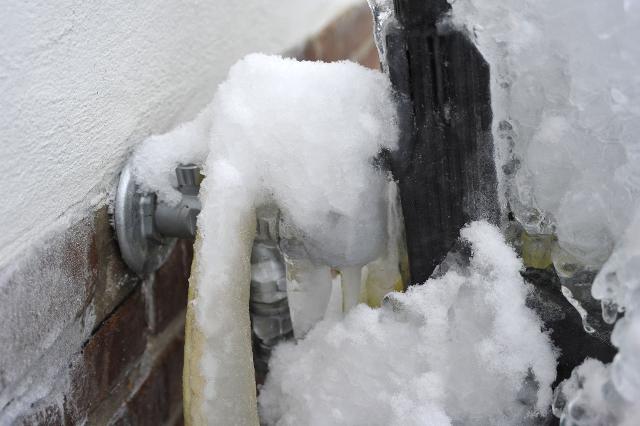 Frost bringt Wasserleitung zum Platzen