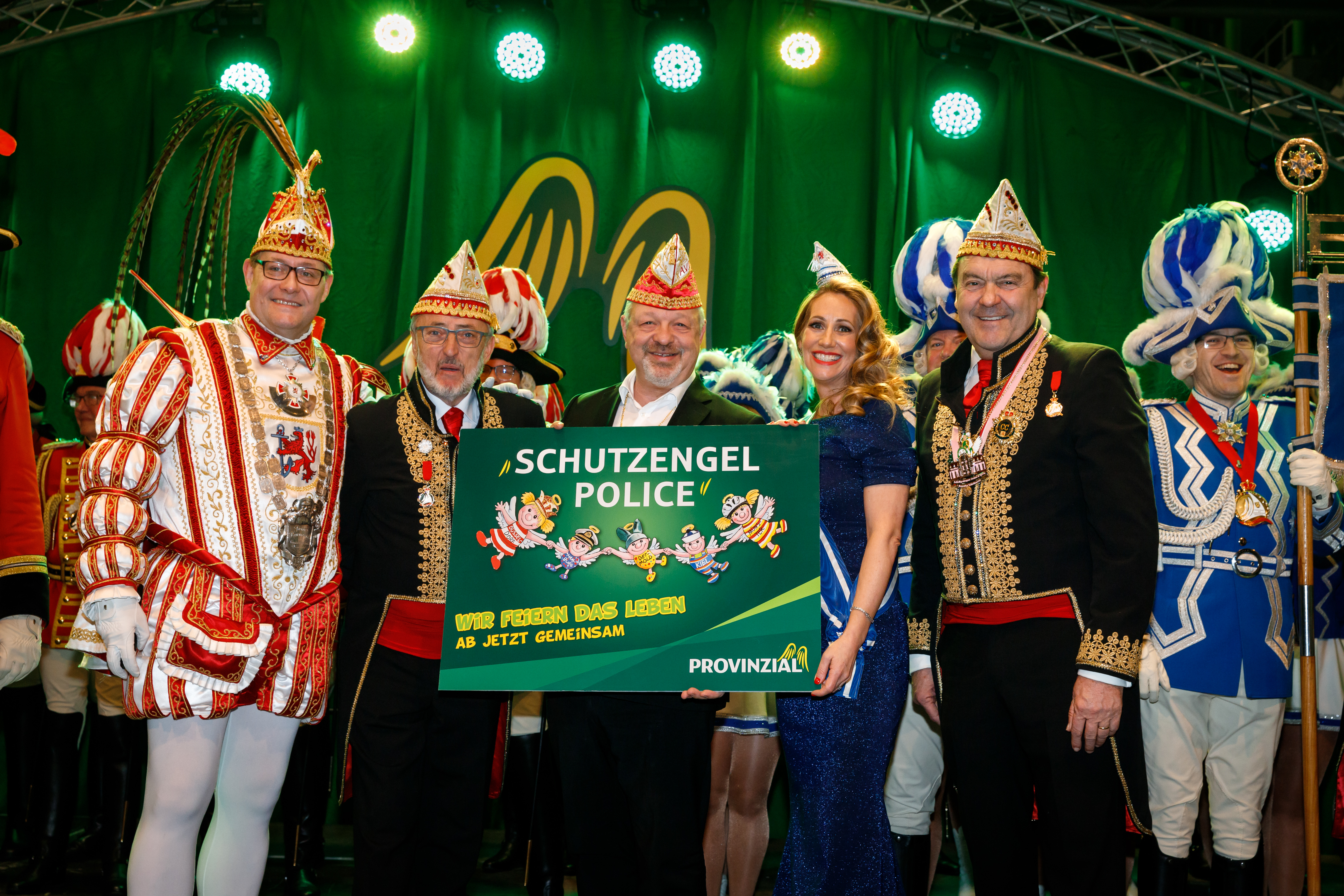 2023-02-07-Uebergabe-der-nearrischen-police-beim-grossen-karnevalsempfang-original